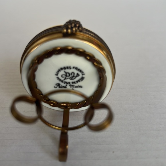 AUTHENTIC LIMOGES TABLE WITH CHAMPAGNE BOTTLE AND GLASSES - Picture 4 of 4